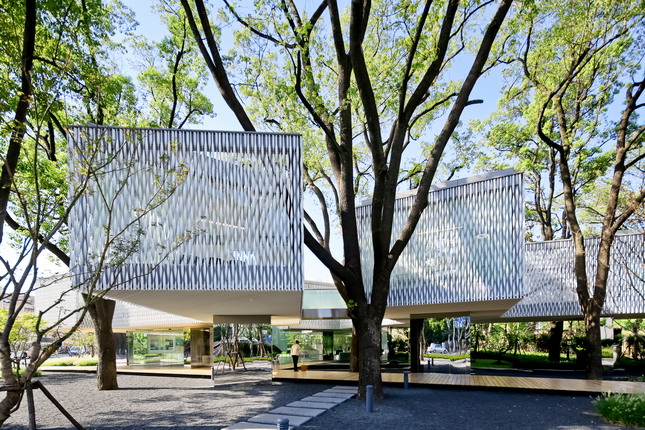 中国建筑装饰装修/建筑和自然合作完成的作品——华鑫展示中心/文：祝晓峰